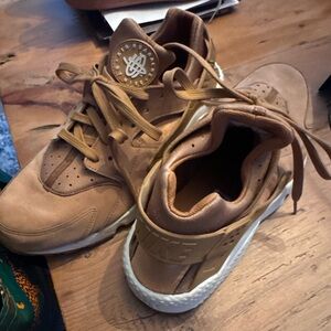 Nike Brown Huarache Sneakers for Men